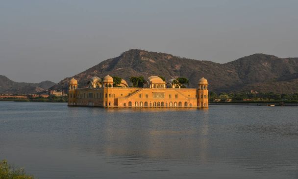 Jal Mahal em Jaipur, Rajasthan, Índia
 - Foto, Imagem