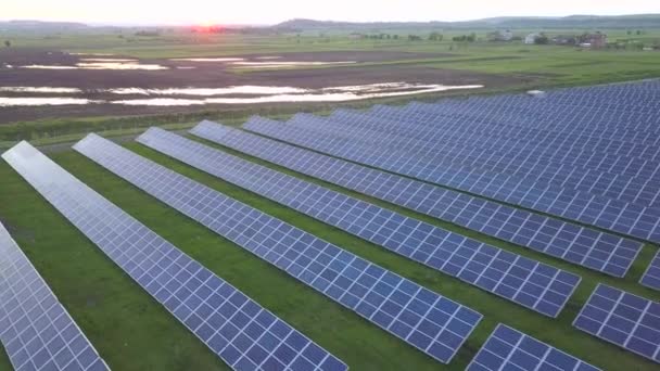 Aerial view of green field with solar energy panels for renewable electricity production. - Materiał filmowy, wideo