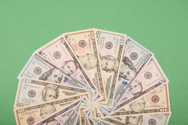 Мандала калейдоскоп из денег. Абстрактный денежный фон растровый рисунок повторить мандала круг
. - Фото, изображение