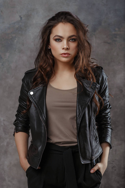 Young beautiful woman in a black jacket - Foto, imagen