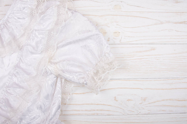 Vértes egy fehér Közösség vagy esküvői ruha - Fotó, kép