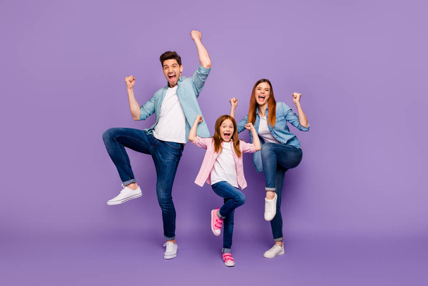 Full length photo of rejoicing dad mom and little foxy lady cool win wear casual clothes isolated purple background - Foto, afbeelding