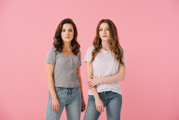 attractive women in t-shirts looking at camera isolated on pink - Photo, Image