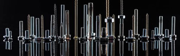 panoramic shot of diverse spotless metallic screws isolated on black - Foto, Imagem