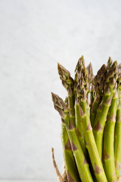 Green organic asparagus in bunch - Фото, зображення
