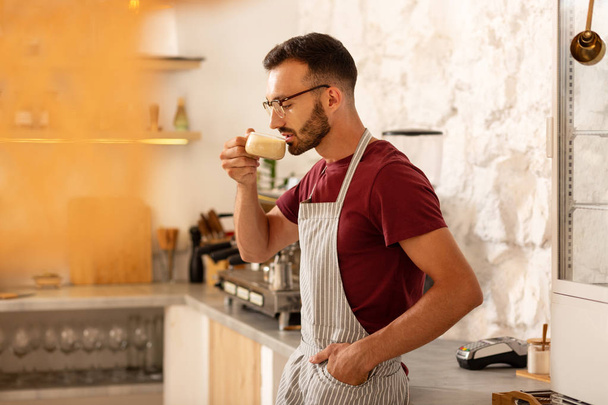 Businessman owning coffeehouse drinking cappuccino - Zdjęcie, obraz