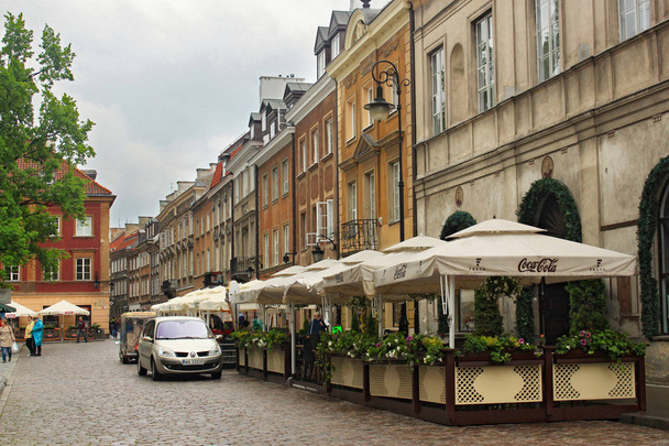 View of the historic buildings in old part (Rynek Nowego Miasta) of Warsaw (capital of Poland).  - Foto, Imagem