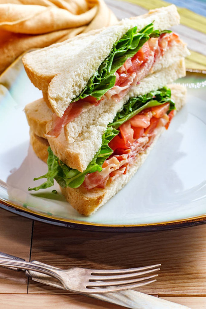 BLT Bacon Lettuce and Tomato Sandwich - 写真・画像