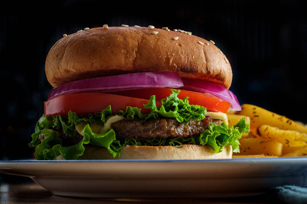 Sajtburger szezámmagos zsemle - Fotó, kép