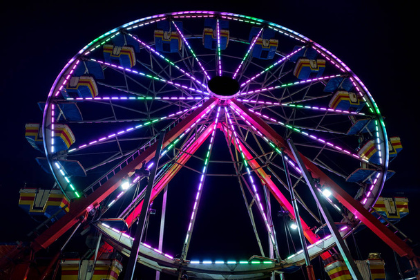 ночь колеса обозрения
 - Фото, изображение