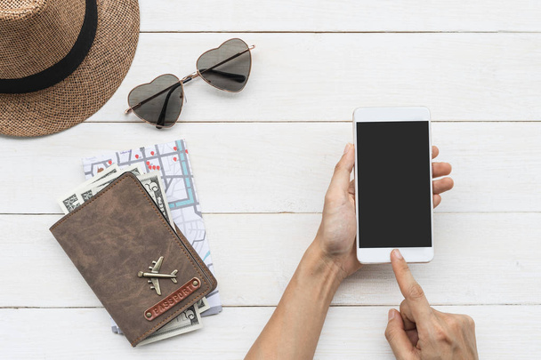 Traveler holding smart phone with passport and map, Travel conce - Φωτογραφία, εικόνα