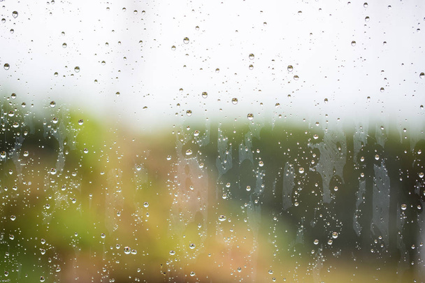 Pencere camındaki yağmur damlaları - Fotoğraf, Görsel