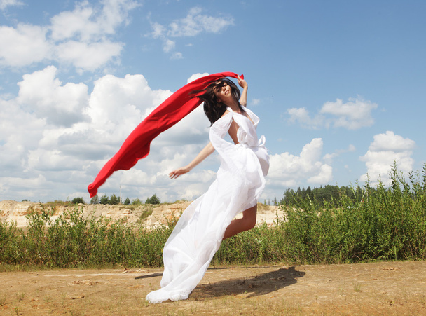 Woman posing wit red fabric outdoor - Fotoğraf, Görsel