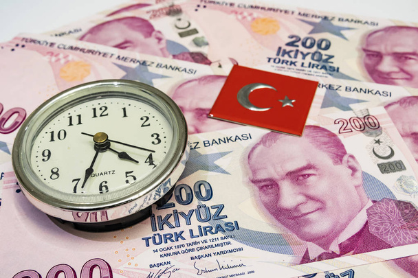 Las más altas denominaciones monetarias de la república del pavo. cerrar doscientos billetes de lira turca
 - Foto, Imagen