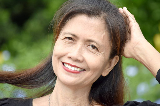 A Retired Filipina Female Senior Smiling - Foto, Bild