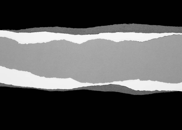 Розрізаний папір на сірому
 - Фото, зображення