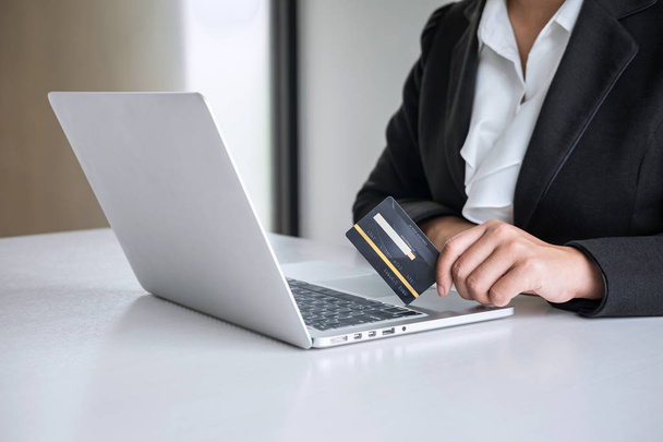 Business woman consumer holding credit card and typing on laptop - Φωτογραφία, εικόνα