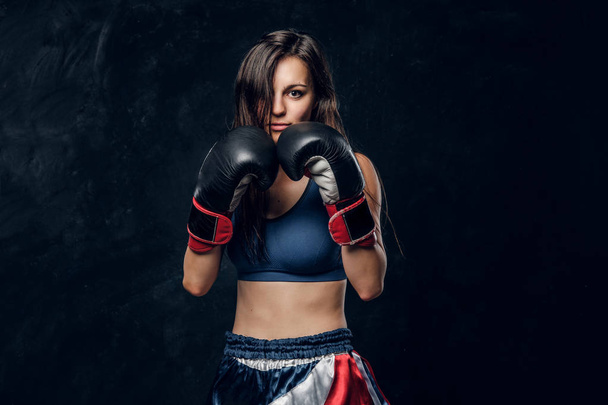 Portret całkiem profesjonalnego boksera kobiecego - Zdjęcie, obraz