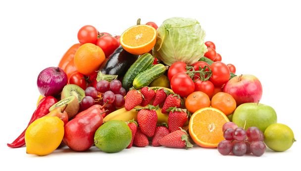 Különböző egészséges friss gyümölcsök és zöldségek izolált fehér - Fotó, kép