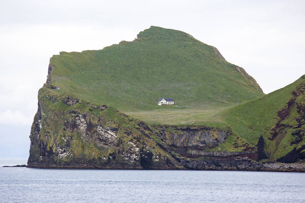 Lonely house on the Island of the Vestmannaeyjar archipelago. Ic - Photo, Image