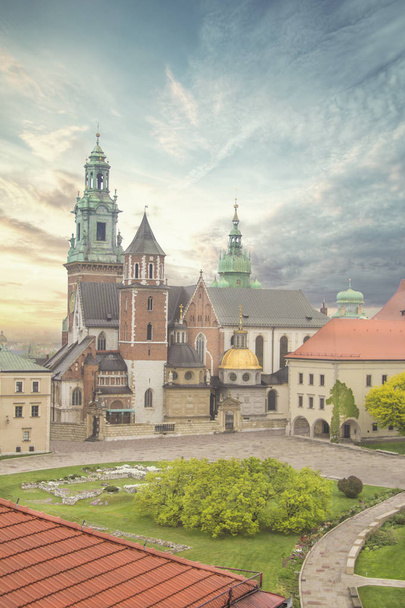 Beautiful view of the Cathedral of Saints Stanislav and Wenceslas (Wawel Cathedral) and the Royal Castle in Krakow, Poland - Photo, Image