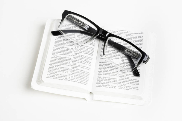 White Pocket Bible With Reading Glasses - Photo, Image