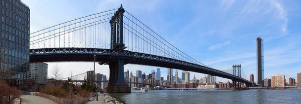New York'ta East River üzerinde Manhattan Köprüsü - Fotoğraf, Görsel