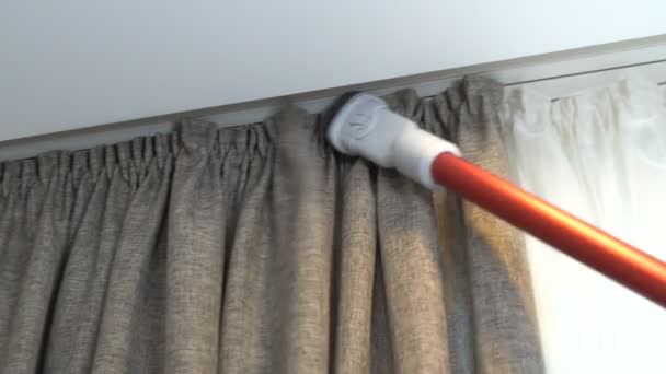 Limpie la habitación con una aspiradora
 - Imágenes, Vídeo
