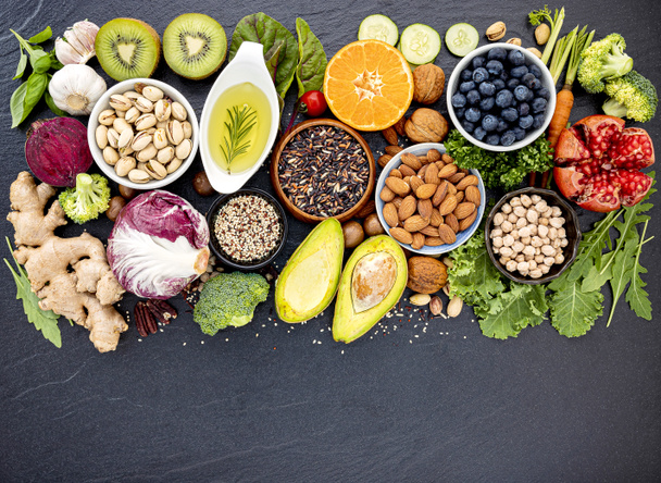Ingrediënten voor de selectie van gezonde voedingsmiddelen. Het concept van genezing - Foto, afbeelding