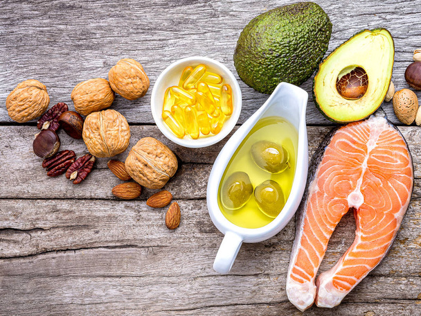 Auswahl von Nahrungsquellen mit Omega-3-Fettsäuren und ungesättigten Fettsäuren. Super fo - Foto, Bild