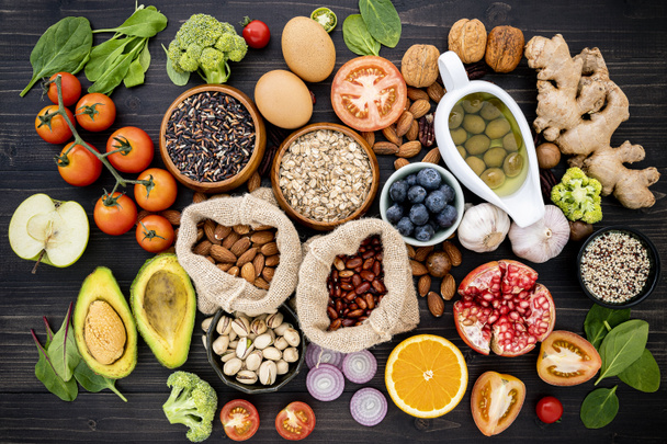 Ingrediënten voor de selectie van gezonde voedingsmiddelen. Het concept van genezing - Foto, afbeelding