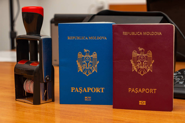 A Moldovai Köztársaság állampolgárainak új biometrikus útlevele - Fotó, kép