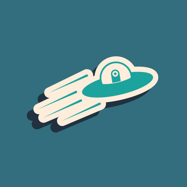Zielony UFO latający statek kosmiczny i obcy ikona izolowane na niebieskim tle. Latający talerz. Obcy statek kosmiczny. Futurystyczny nieznany obiekt latający. Długi styl cienia. Ilustracja wektorowa - Wektor, obraz