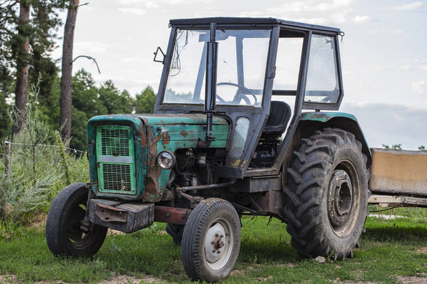 old green tractor standing outside - Foto, imagen