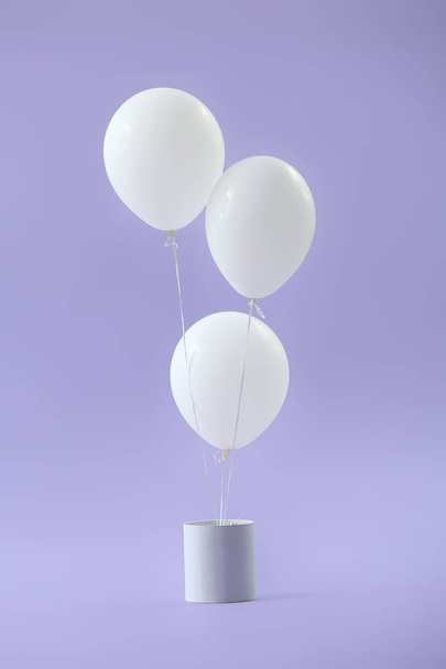 White balloons on color background - Φωτογραφία, εικόνα