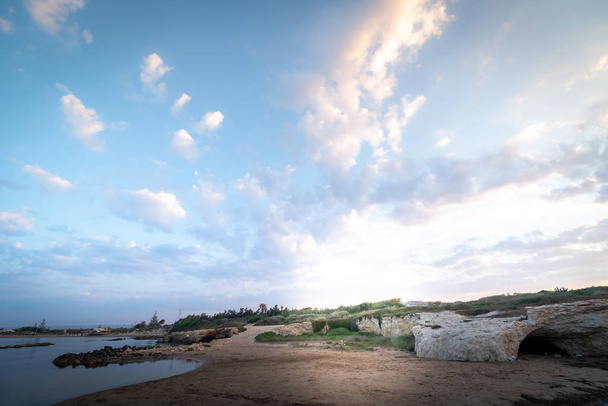 Cirica Körfezi'nin gün doğumunda manzara, Sicilya, İtalya - Fotoğraf, Görsel