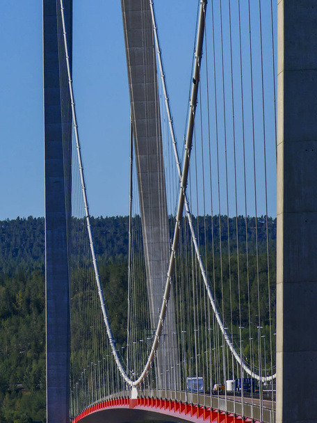 El puente de la Costa Alta entre Kramfors y Harnosand, Suecia en la provincia de Angermanland
. - Foto, Imagen