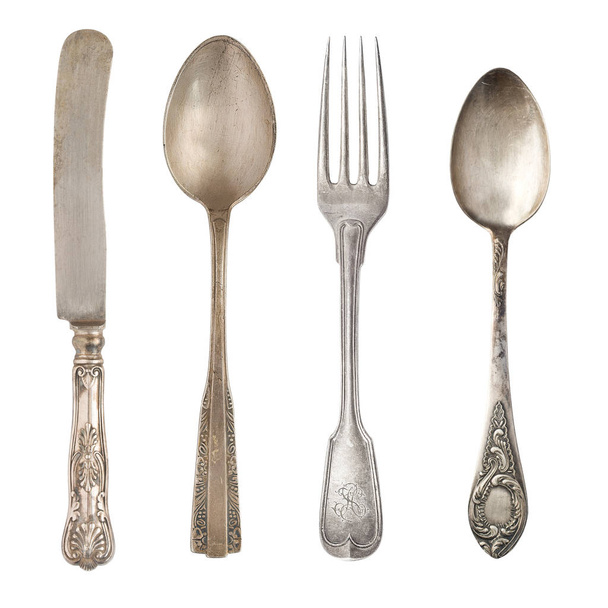 Cuchillos y tenedores desgastados Vintage aislados sobre un fondo blanco
 - Foto, imagen