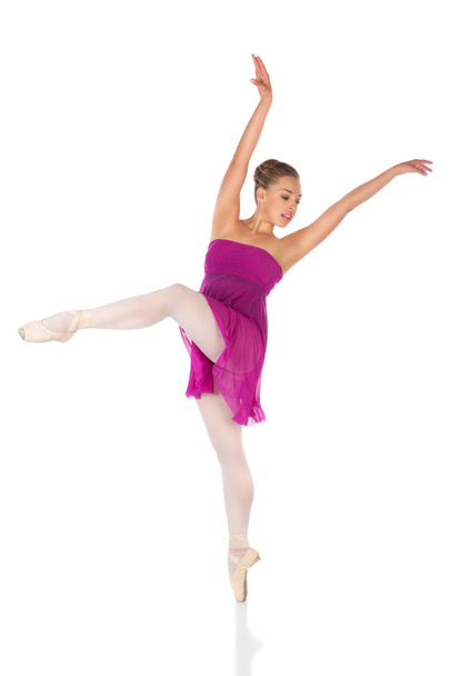 Female ballet dancer - Foto, afbeelding