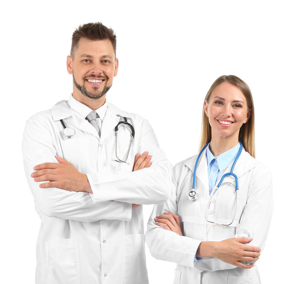 Médicos hombres y mujeres sobre fondo blanco
 - Foto, imagen