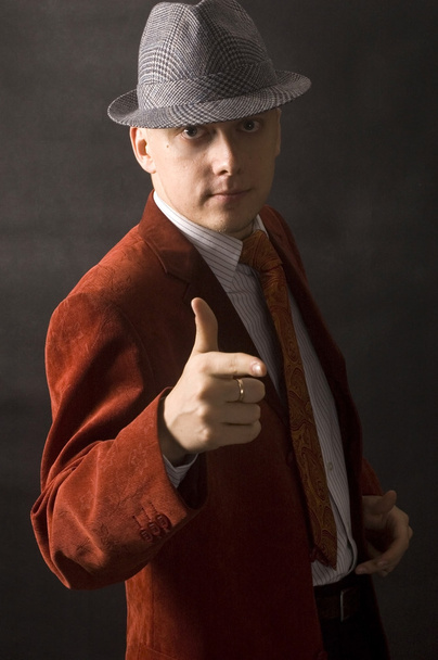 Homem de negócios sério de chapéu
 - Foto, Imagem