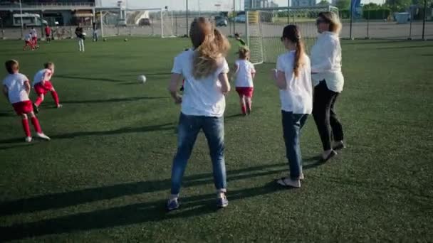 junior football league players mothers root for children - Footage, Video