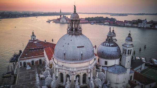Výhled na východ slunce v Benátkách shora - Fotografie, Obrázek