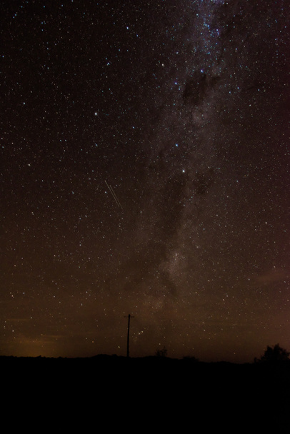 Чумацький шлях на нічному небі, як видно з пустелі Lavalle, в провінції Мендоса, Аргентина. - Фото, зображення