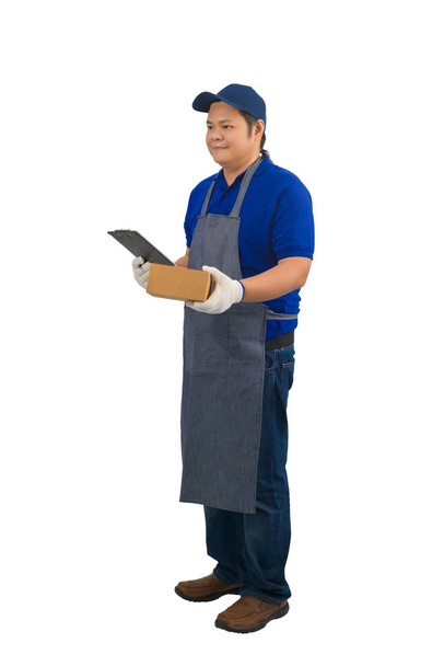 asiático entrega hombre trabajando en azul camisa con delantal y protecti
 - Foto, Imagen