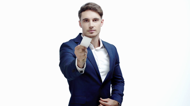 επιχειρηματίας που δίνει επαγγελματική κάρτα απομονωμένη σε λευκό - Πλάνα, βίντεο