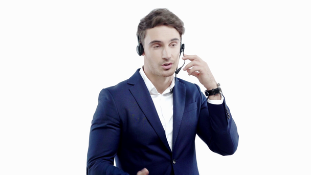 operador del centro de llamadas hablando en auriculares aislados en blanco
 - Imágenes, Vídeo