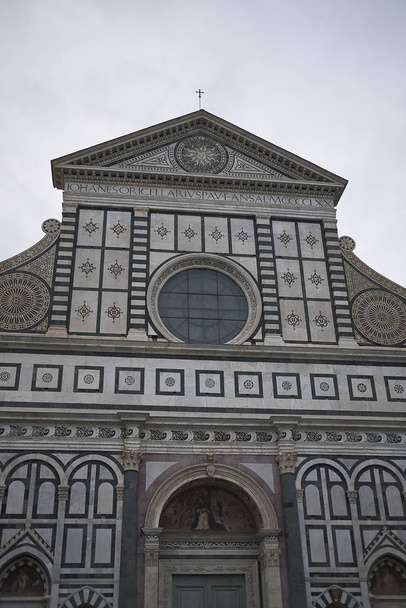 フィレンツェ, イタリア - 3月 01, 2019 : サンタ・マリア・ノヴェッラ教会の眺め - 写真・画像