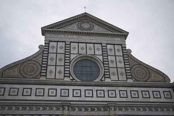 フィレンツェ, イタリア - 3月 01, 2019 : サンタ・マリア・ノヴェッラ教会の眺め - 写真・画像