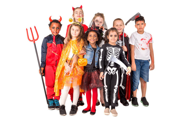 Groupe d'enfants en costumes d'Halloween
 - Photo, image